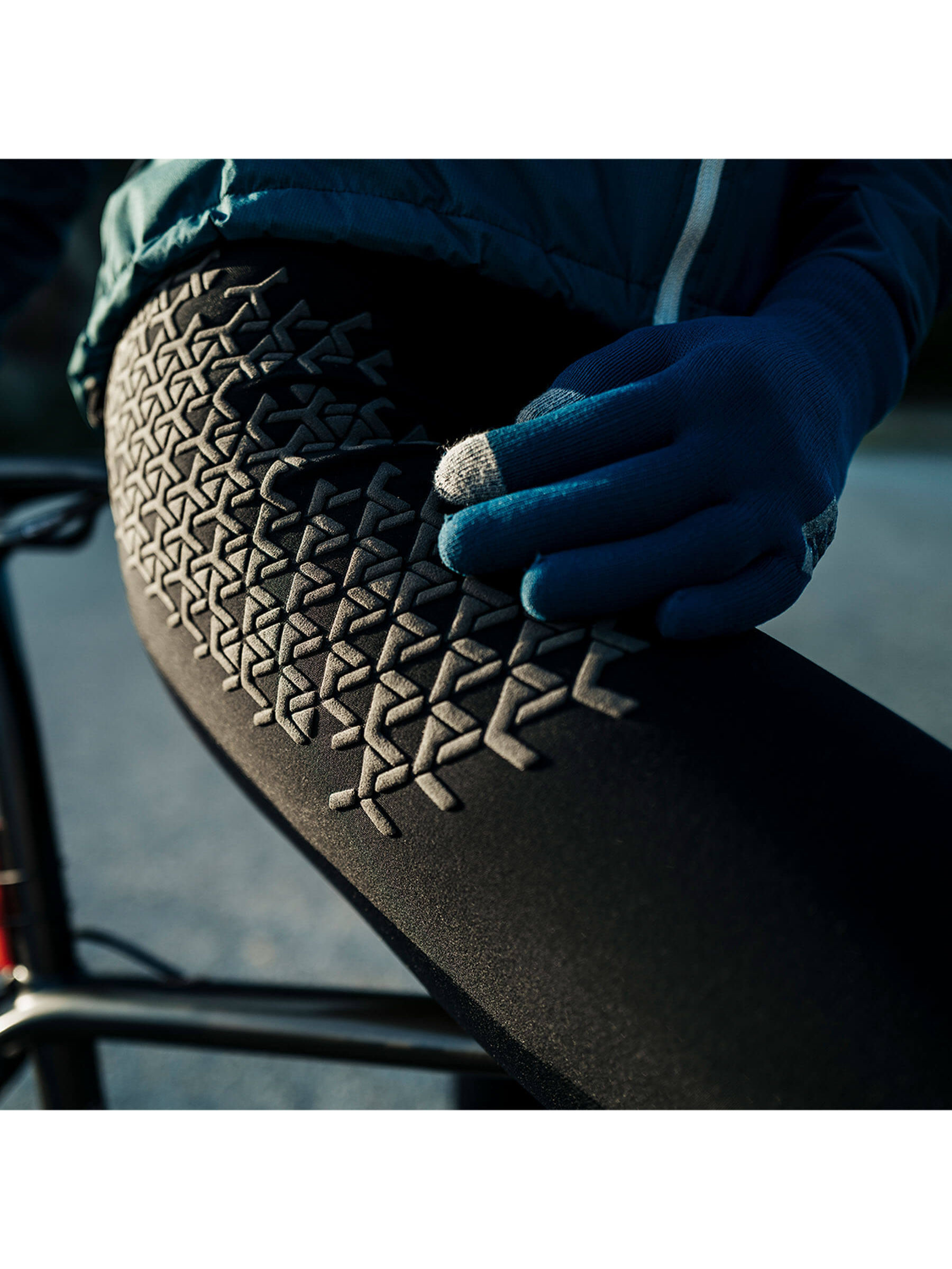 Detail of GRDXKN® protective layer on Q36.5 bib tights, enhancing skin safety.