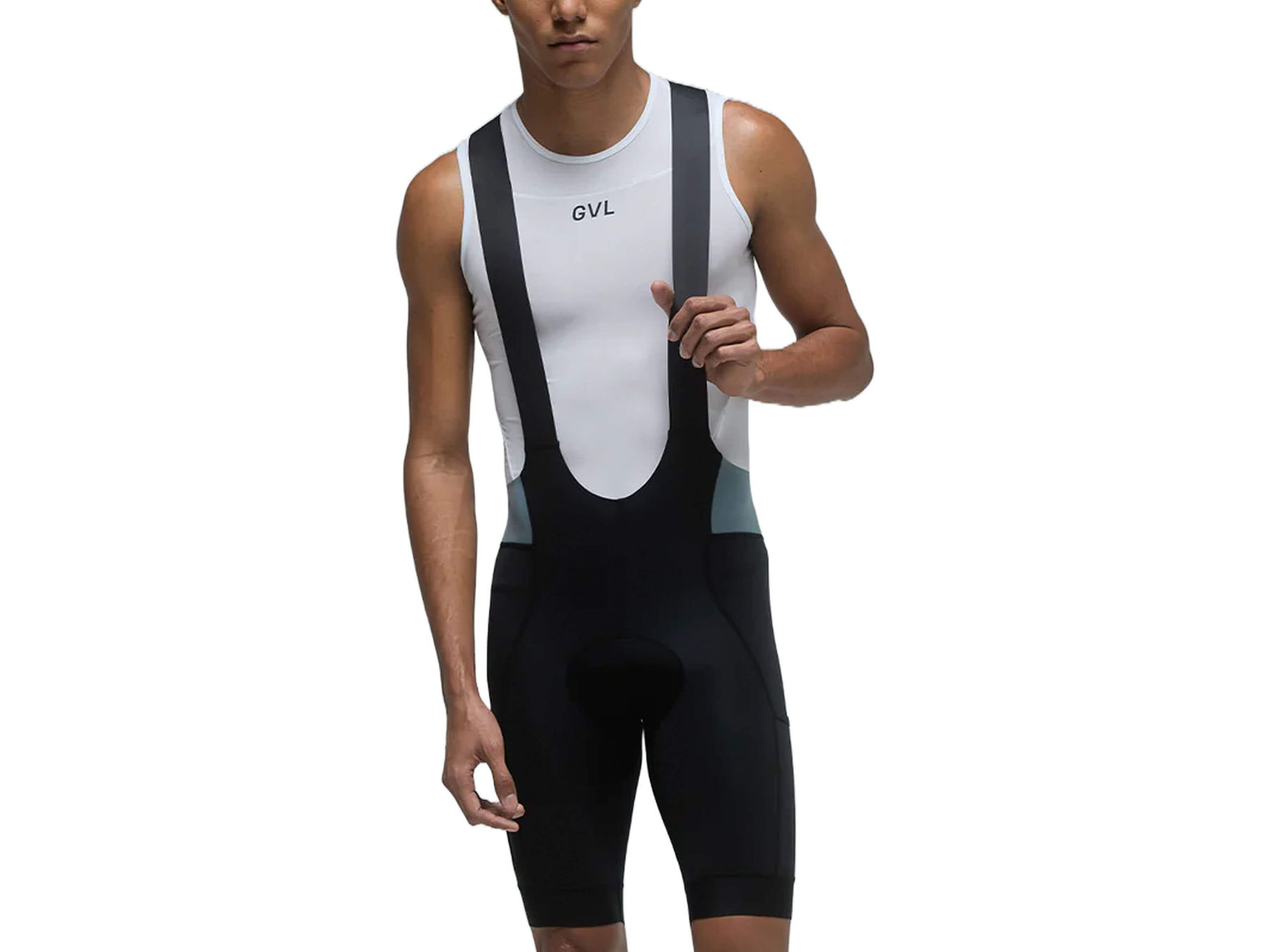 Man in white and black Givelo MC cargo bib shorts, tailored for long cycling sessions.