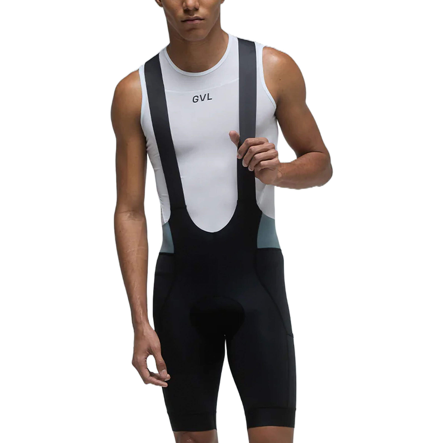 Man in white and black Givelo MC cargo bib shorts, tailored for long cycling sessions.