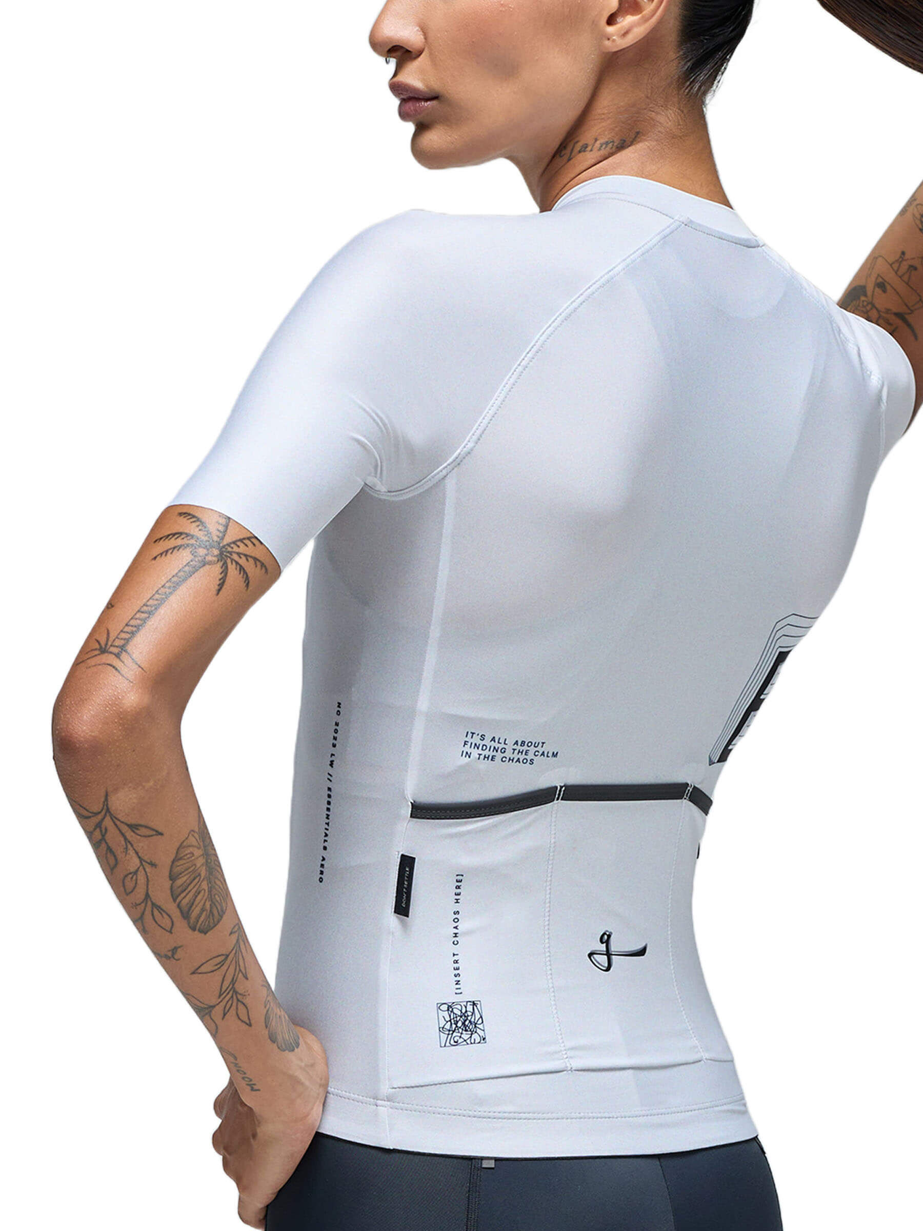 Female cyclist showcasing a Givelo chaos grey jersey, tailored for comfort with moisture-wicking and UV protection.